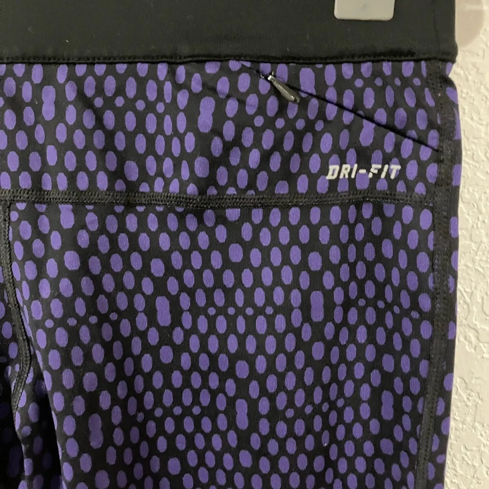 Nike women’s small purple and black leggings lightweight workout running yoga
